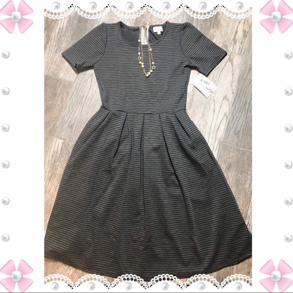 LuLaRoe Dresses & Skirts - 💎Stylish & Cute💎Black & Grey LuLaRoe Amelia 👗